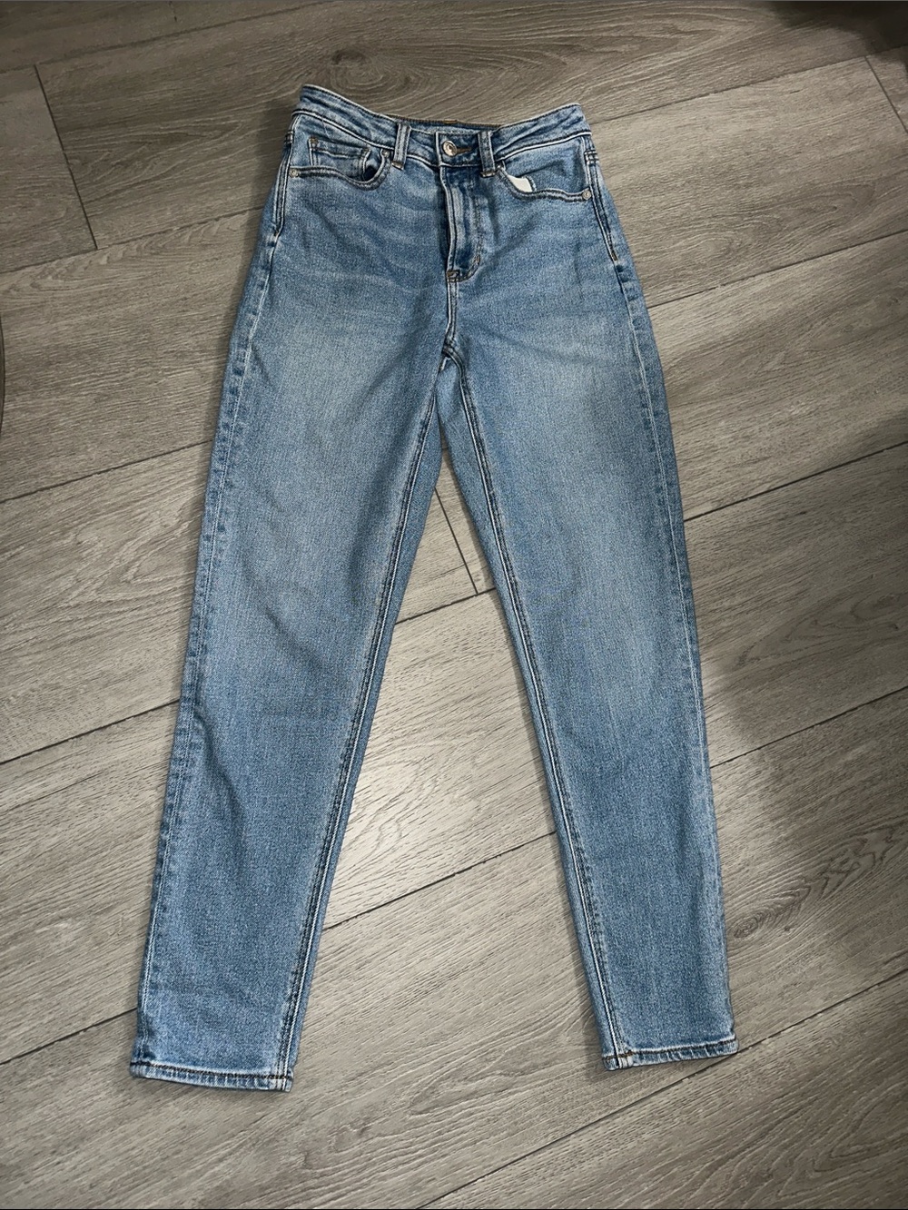 American Eagle Outfitters High-Rise Light Blue Straight Jeans size 00